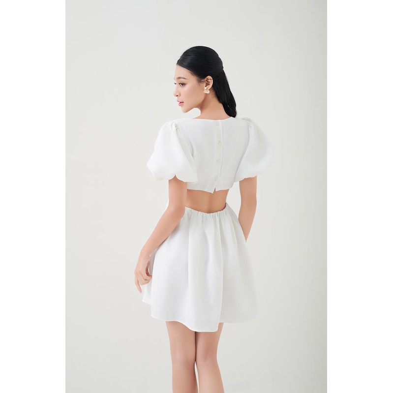 Đầm kiểu tay phồng xếp li hở lưng thời trang GAGO màu trắng GG4253