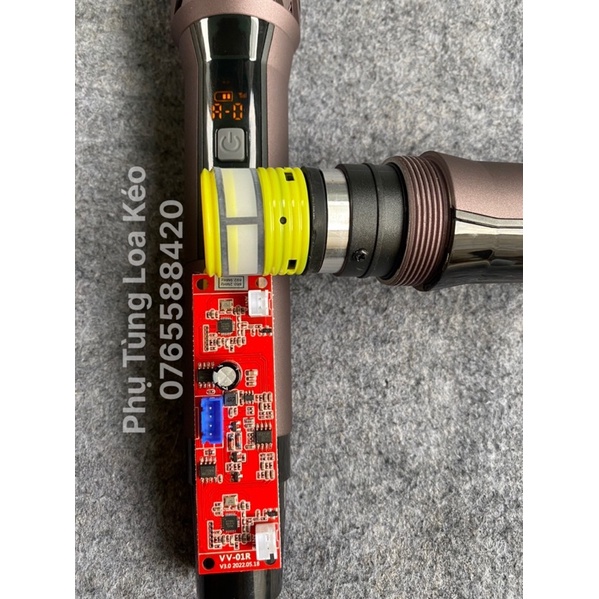 Micro Loa Kéo Q36 Sóng UHF Có Tăng Âm Lượng Sét Tần Số