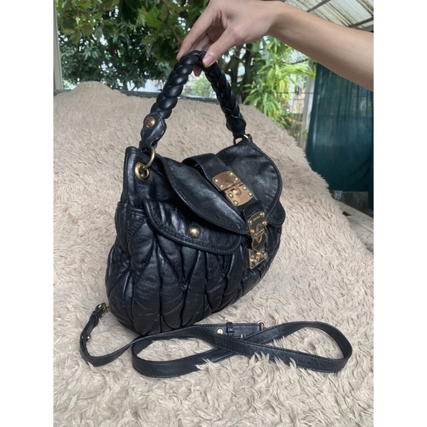 Túi chuẩn si. Túi qua sử dụng. Khách vui lòng xem hình nếu muốn biết thêm thông tin sản phẩm mời khách vô chat. Thanks .