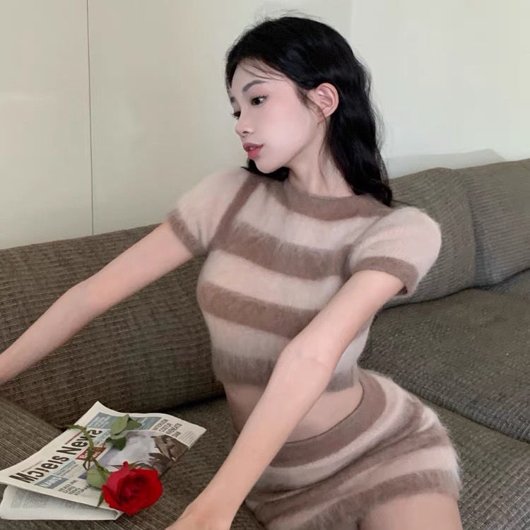 Bộ Áo Dệt Kim Kẻ Sọc Dáng Ngắn Phong Cách Hàn Quốc Thời Trang Mùa Xuân Mới 2022 Cho Nữ