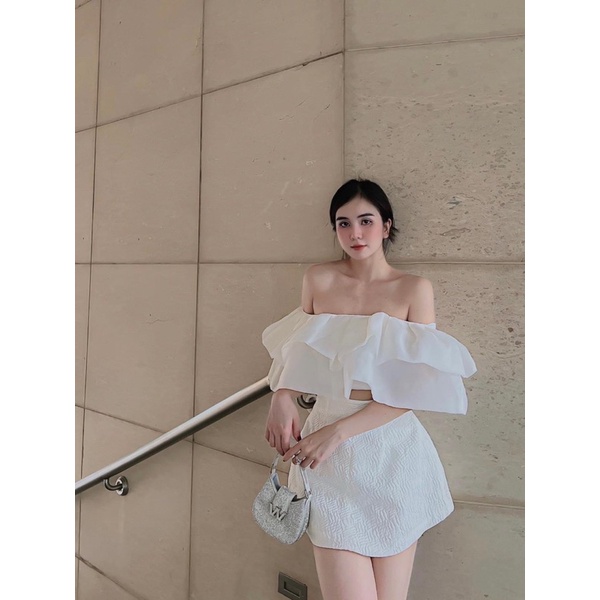 SET ÁO BẸT VAI BÈO TẦNG TRẮNG + CHÂN VÁY TRẮNG