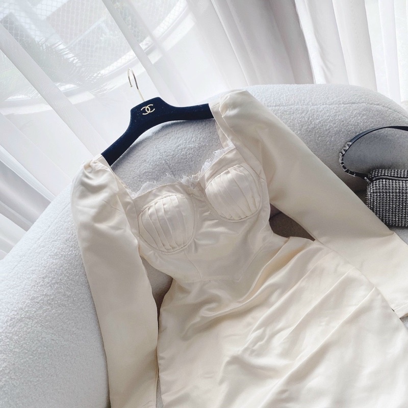 ĐẦM KEM CÚP NGỰC PHỐI REN TAY DÀI BODY