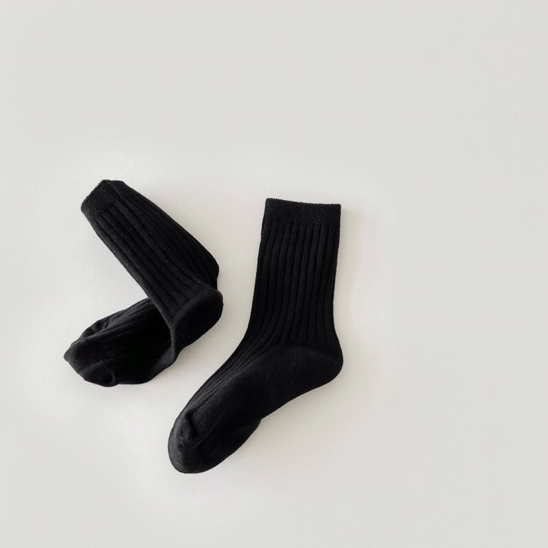 Tất trơn cao cổ Hàn Quốc màu đen trắng basic cho bé gái bé trai size 1-6T