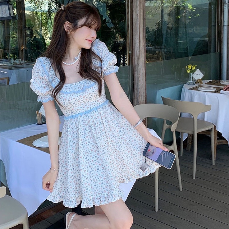 Váy đầm hoa nhí dáng babydoll dễ thương ngắn tay cổ vuông dáng xoè Famos FV23.02