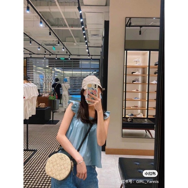 Túi đeo chéo Coach Top dáng tròn