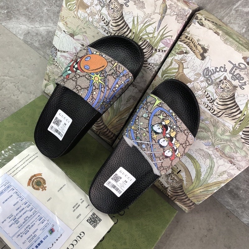 Dép lê nam GC hoạ tiết sắc nét bản mới 2023 đế cao su có chống trơn