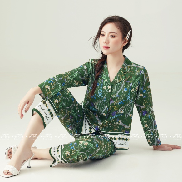 Folie Homewear đồ mặc nhà áo tay dài quần dài họa tiết Hoa -Xanh lá- Lụa tằm ý SET FB113.2