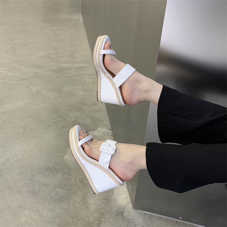 Dép Sandal Đế Xuồng Gót Vừa Quai Dây Thừng Phong Cách Mới Mùa Hè 2023