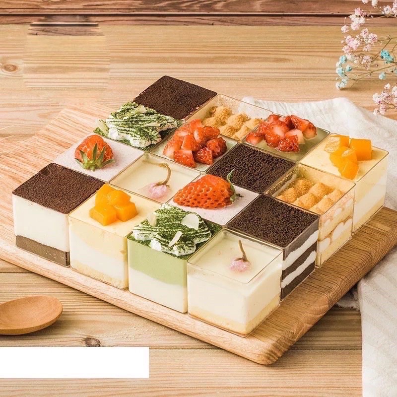 Cốc mica vuông mã 4245/6055 dùng để đựng bánh mousse các loại