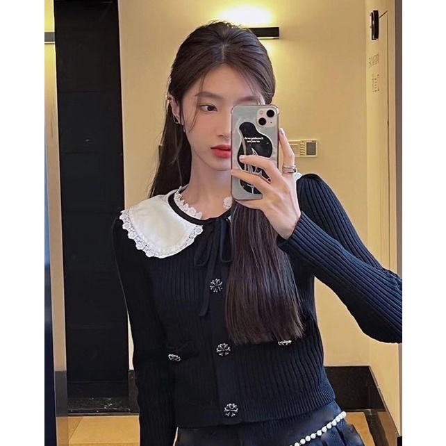 Set áo len phối ren tiểu thư và chân váy xếp ly