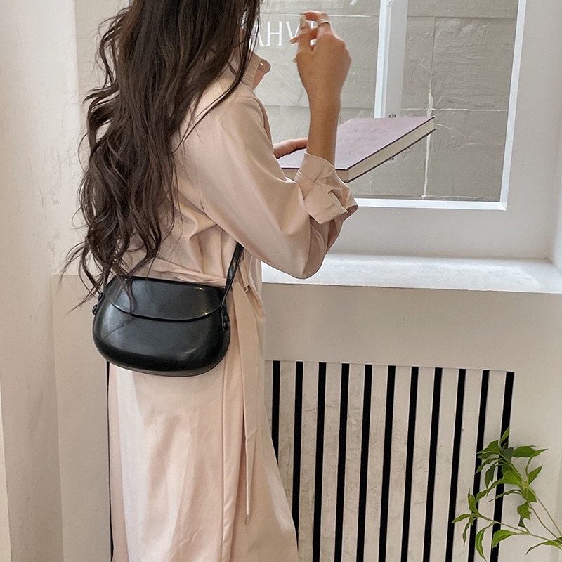 Túi Đeo Chéo Yên Ngựa Da Pu Bóng