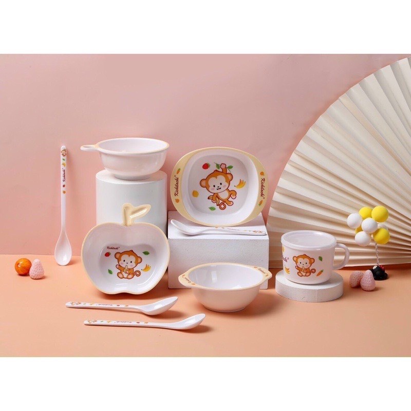 Bát, cốc có nắp, thìa nhựa phíp in hình ngộ nghĩnh Kichi LaChi cho bé