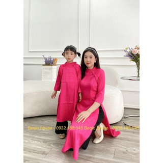 Áo dài cách tân gấm lụa hồng cho mẹ và bé
