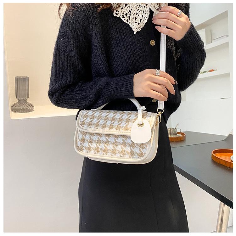 Túi xách đeo chéo đựng điện thoại cầm tay đi chơi giá rẻ AVAISTORE TD17