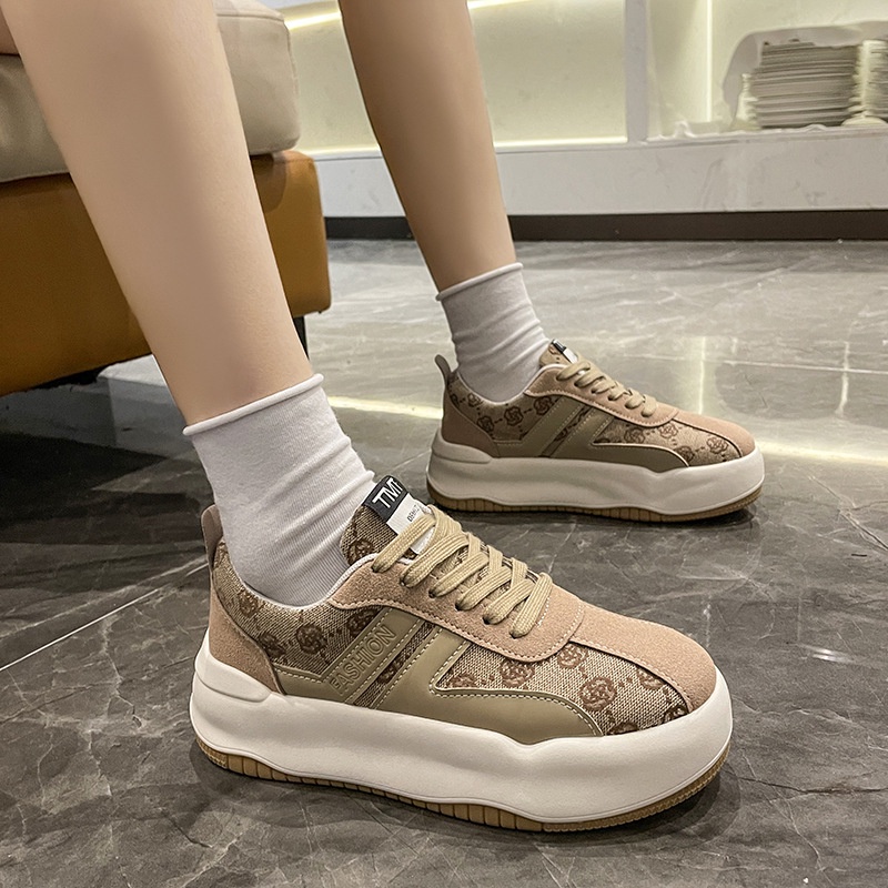 Giày sneaker nữ dáng giày béo độc đáo đế cao êm chân