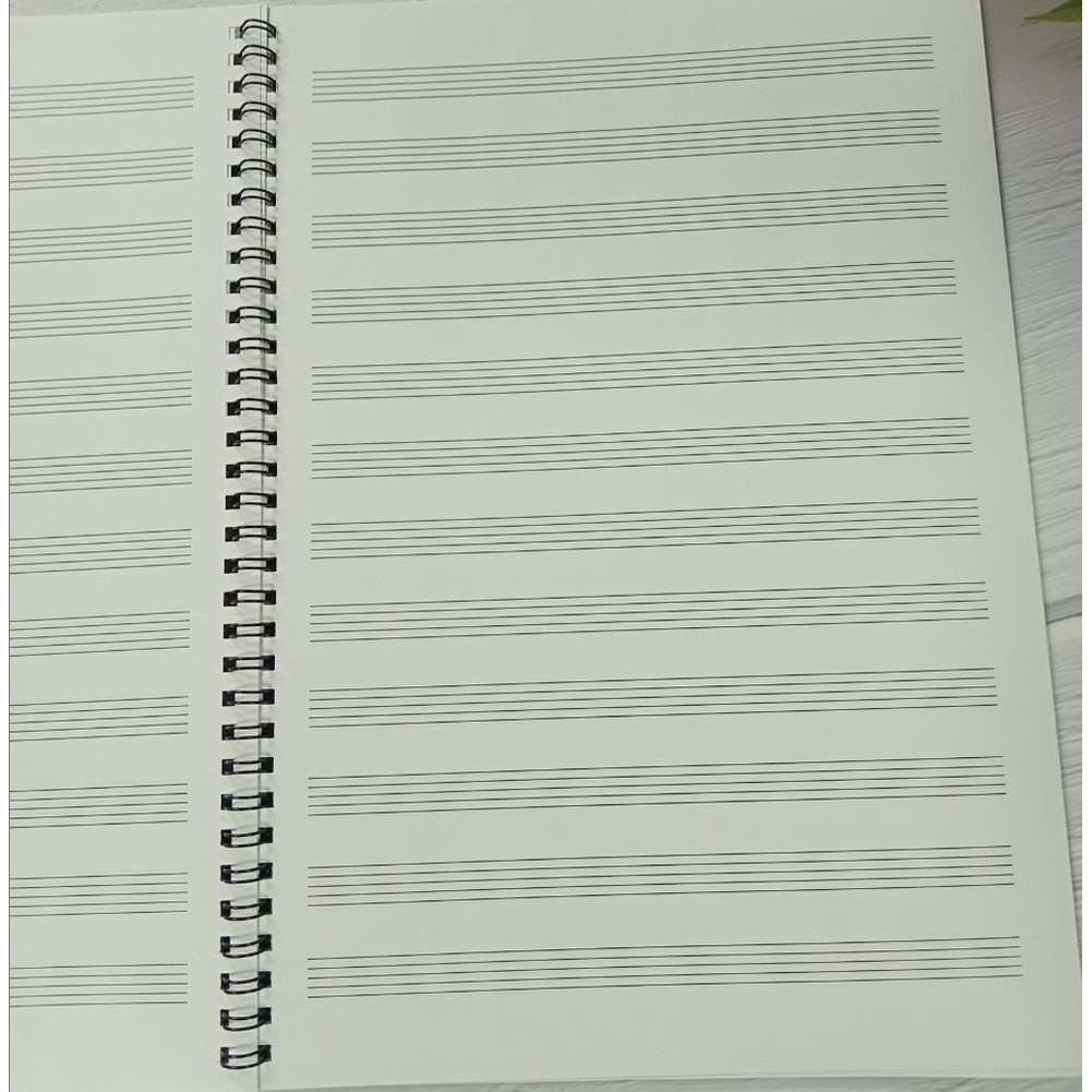 Vở chép nhạc, size a4, 12 khuông nhạc, giấy 100gsm 40 trang