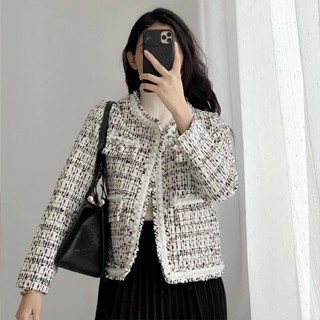 MYAN DESIGN Áo Khoác Dạ Tweed Nữ Thiết Kế Cổ Tròn Nắp Túi Phối Viền Ngọc Màu Trắng Kẻ Đen A102212