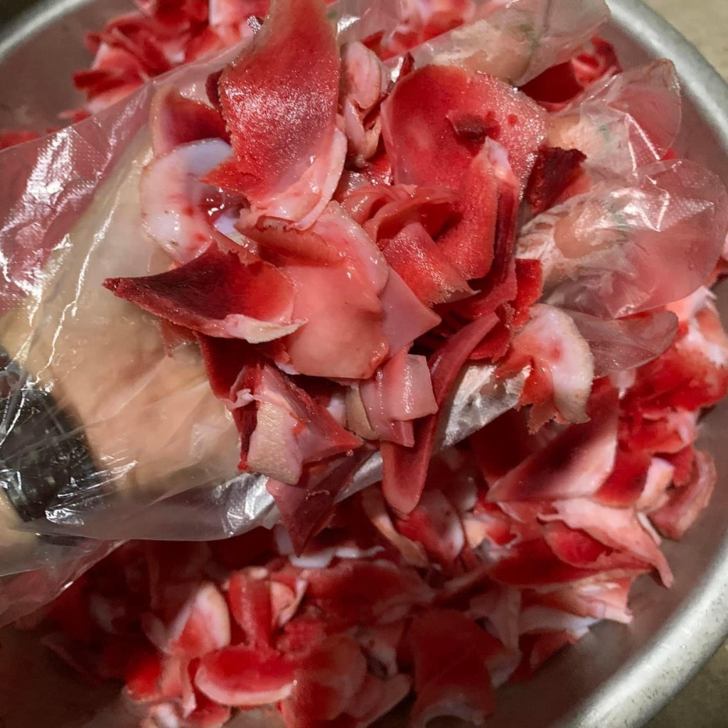 Nhung hươu khô sấy lạnh từ nhung hươu tươi thái lát, đảm bảo giữ nguyên lượng huyết, dinh dưỡng. Nhung hươu tăng cân