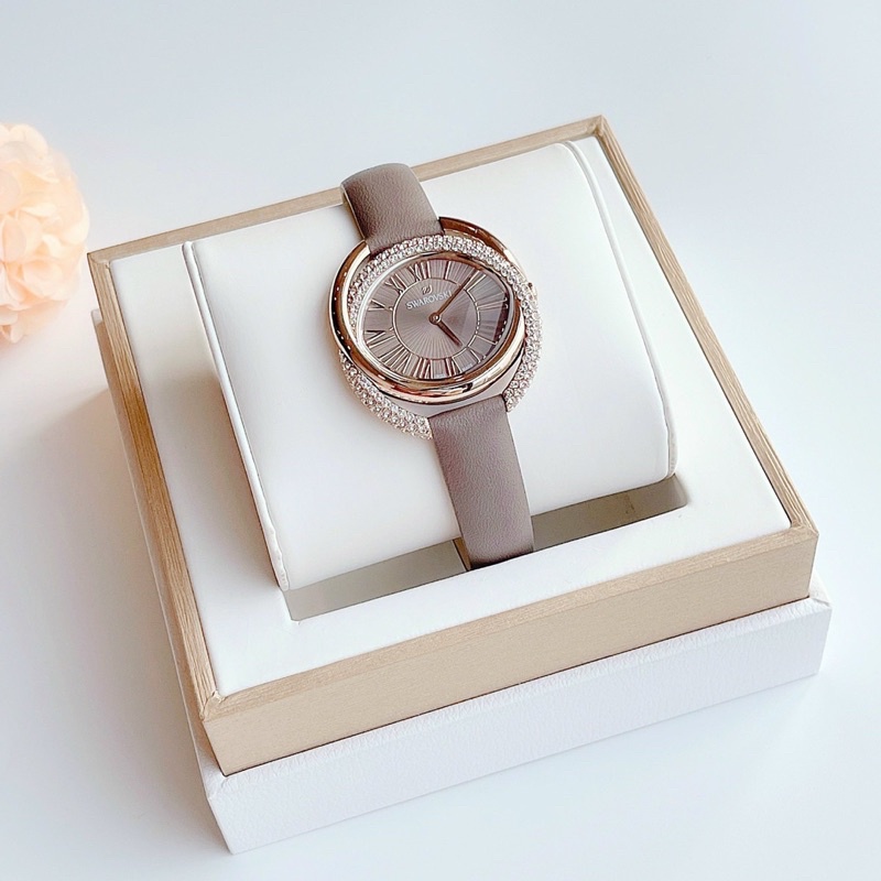 Đồng hồ nữ Swarovski dây da, kích thước 33mm