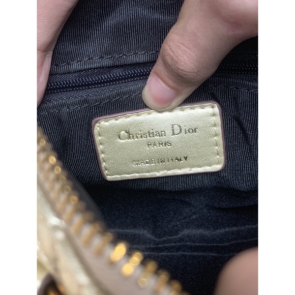 Túi chuẩn si. Túi qua sử dụng. Khách vui lòng xem hình nếu muốn biết thêm thông tin sản phẩm mời khách vô chat . Thanks.