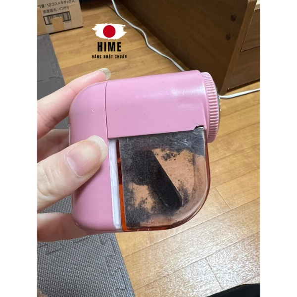 Máy cắt lông xù quần áo mini chính hãng Daiso Nhật Bản