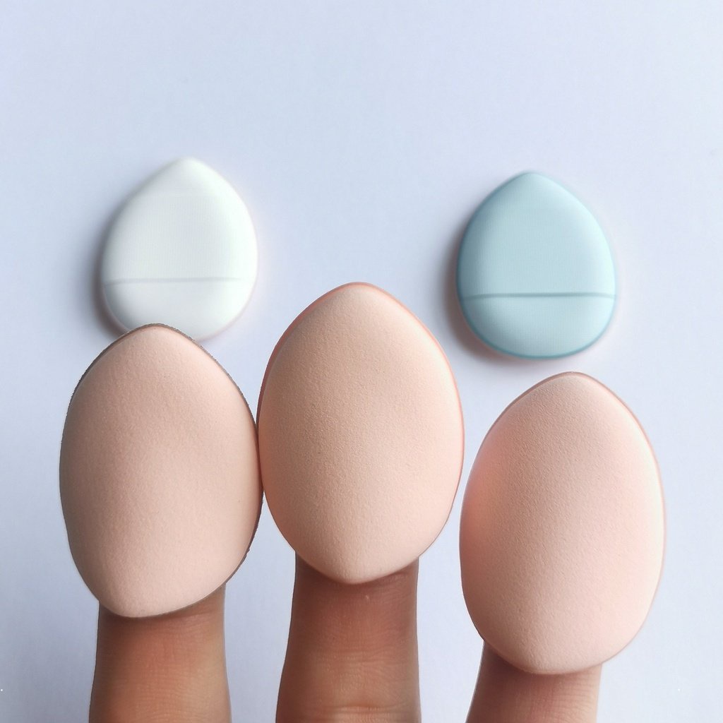 Mút Trang Điểm Ướt Và Khô Mini Đeo Ngón Tay Dễ Sử Dụng