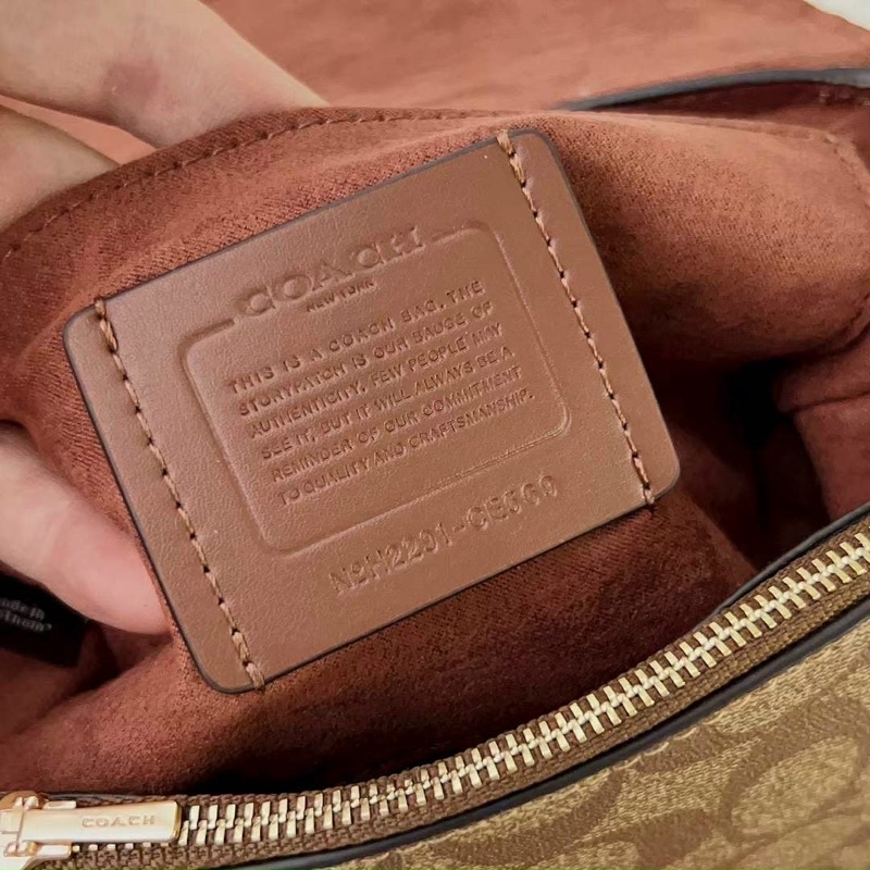 Túi đeo chéo Coach Morgan Top siêu trẻ trung