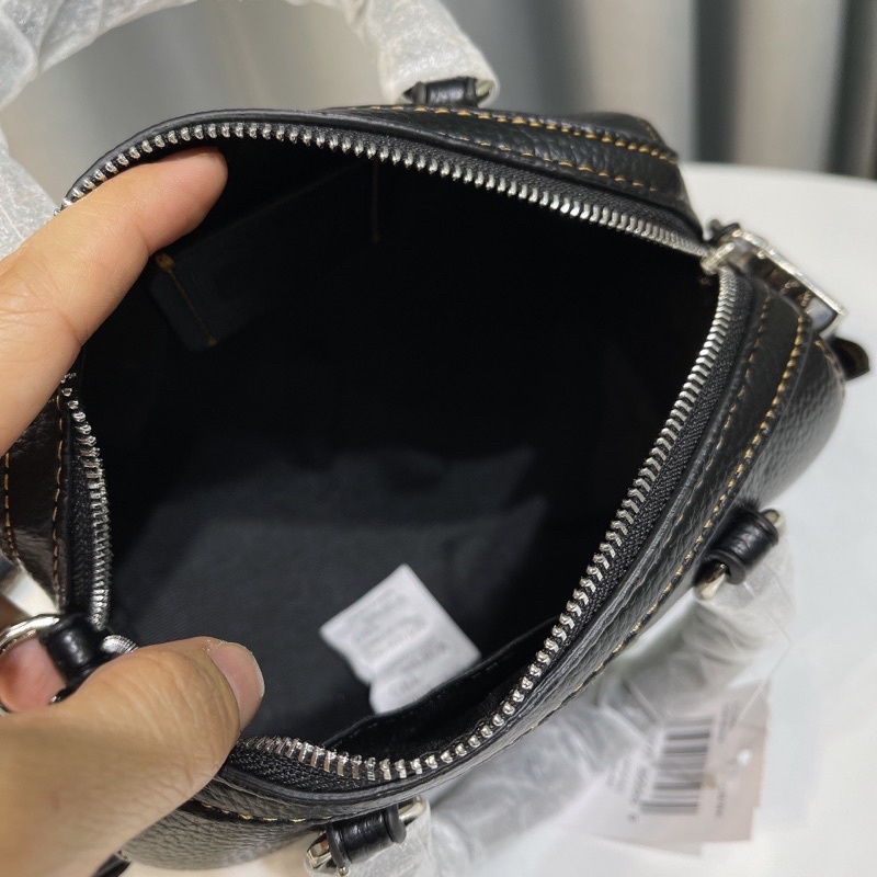 Túi đeo chéo Coach Mini Rowan Crossbody dáng trống