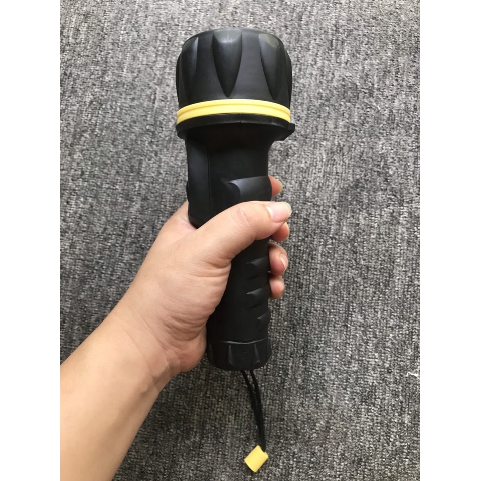 Đèn pin chống nước tiêu chuẩn IPX4 dùng pin đại (chưa gồm pin)