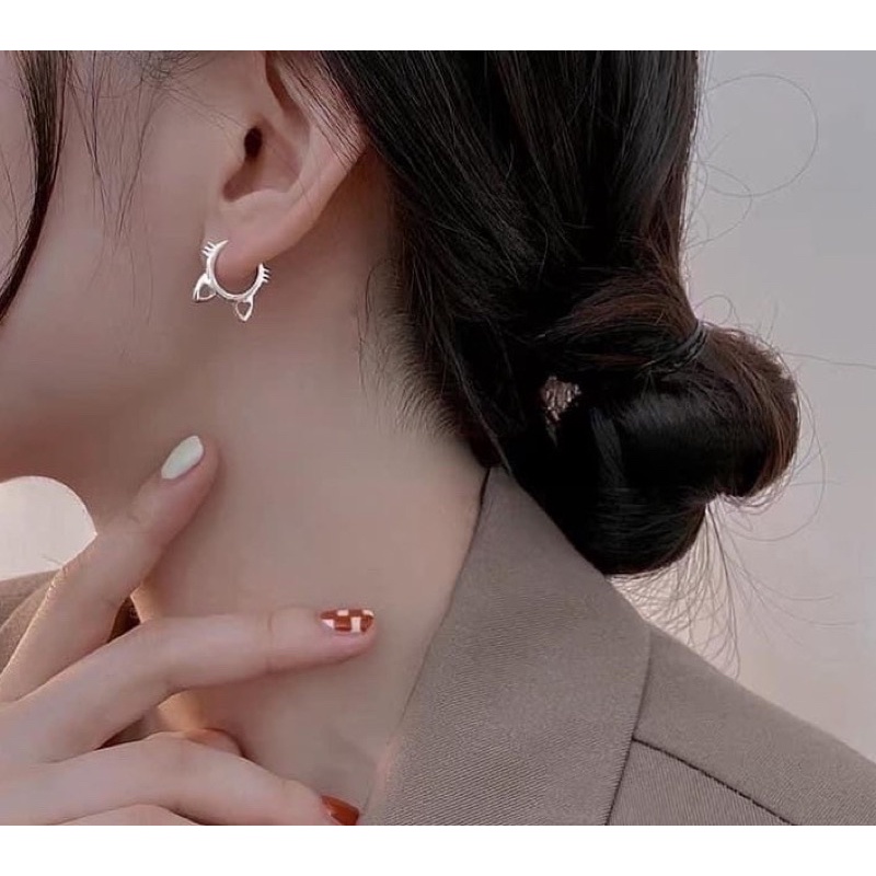 Khuyên tai bạc con mèo 2023