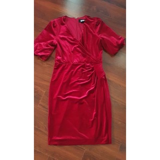 Đầm nhung đỏ DKNY