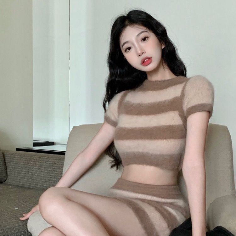 Bộ Áo Dệt Kim Kẻ Sọc Dáng Ngắn Phong Cách Hàn Quốc Thời Trang Mùa Xuân Mới 2022 Cho Nữ