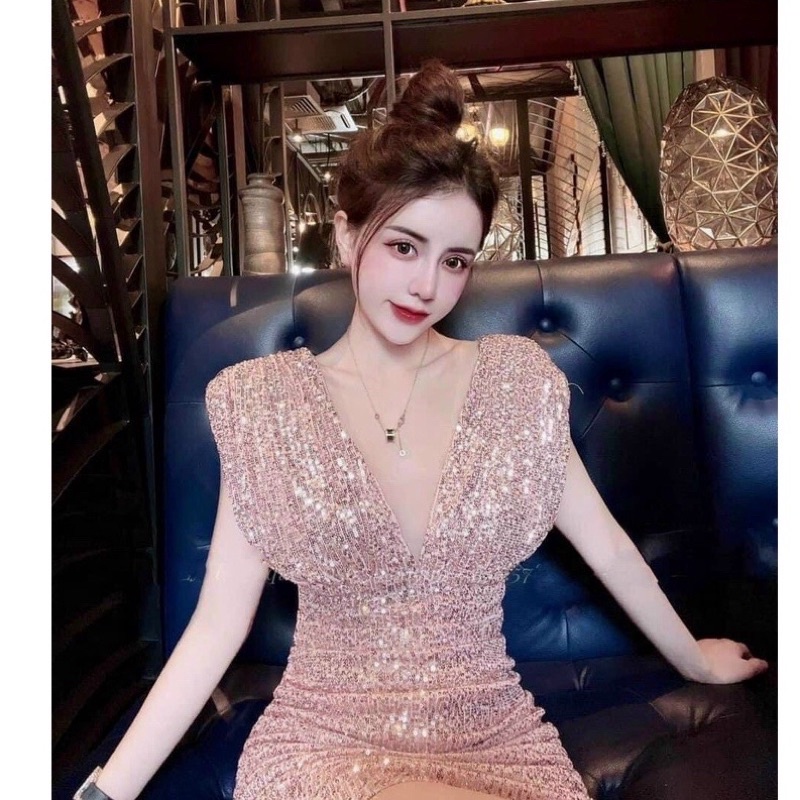 ĐẦM TIỆC KIM SA CÓ MÚT NGỰC