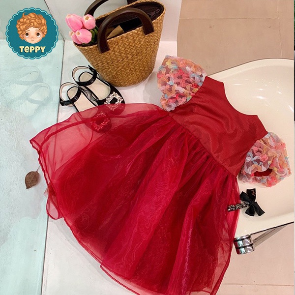 Đầm đỏ voan pha tay ren cánh hoa, lưng khoét đính nơ cho bé gái