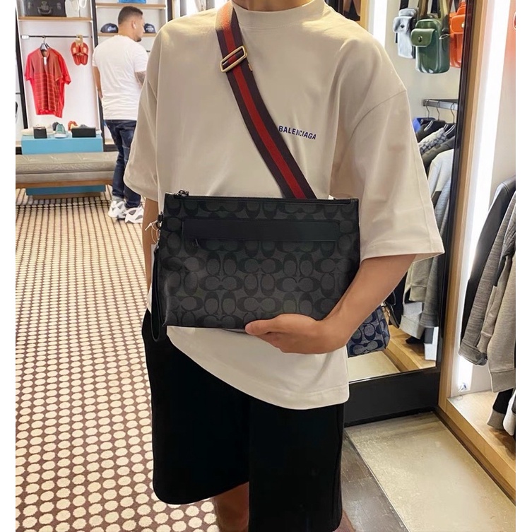 Clutch cầm tay Coach nam thanh lịch