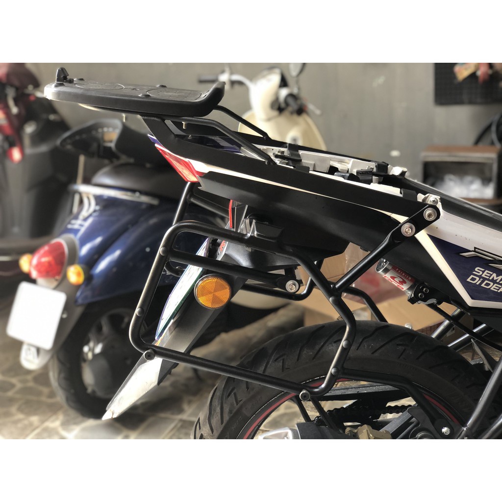 Baga hông xe máy Givi sbl FZ150 FI dùng lắp thùng hông - chính hãng