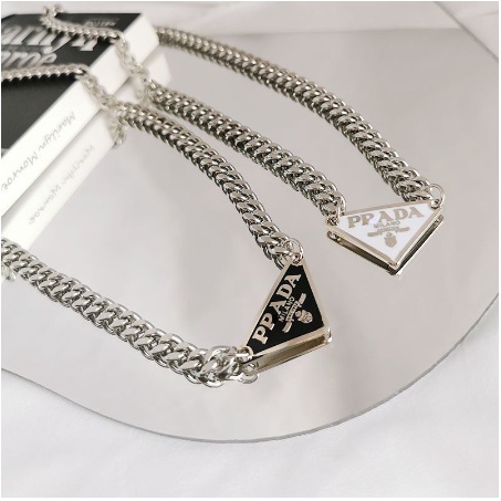 Prada Vòng cổ Mặt Hình Tam Giác Bằng Thép Không Gỉ