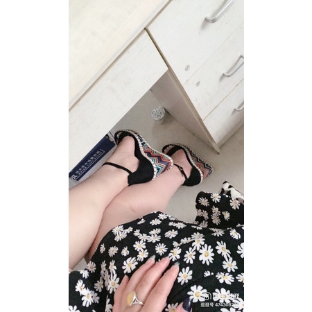 Giày đế cao hoạ tiết Boho