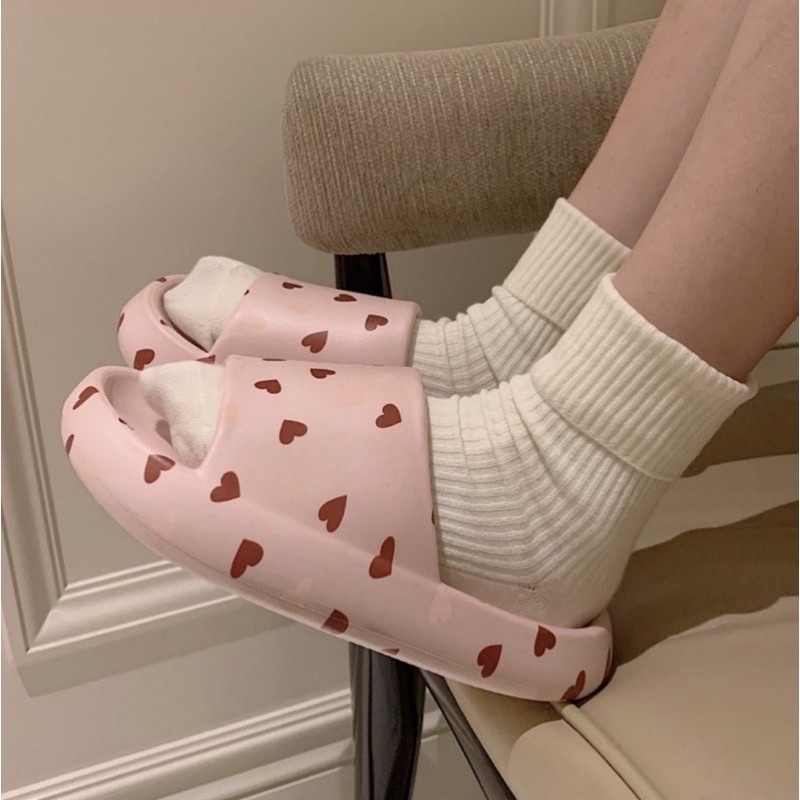 Dép quai ngang đế bánh mì hoạ tiết trái tim siêu nhẹ êm chân phong cách dễ thương dành cho nữ