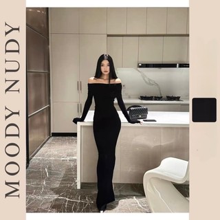 Đầm body bẹt vai dài moody nudy