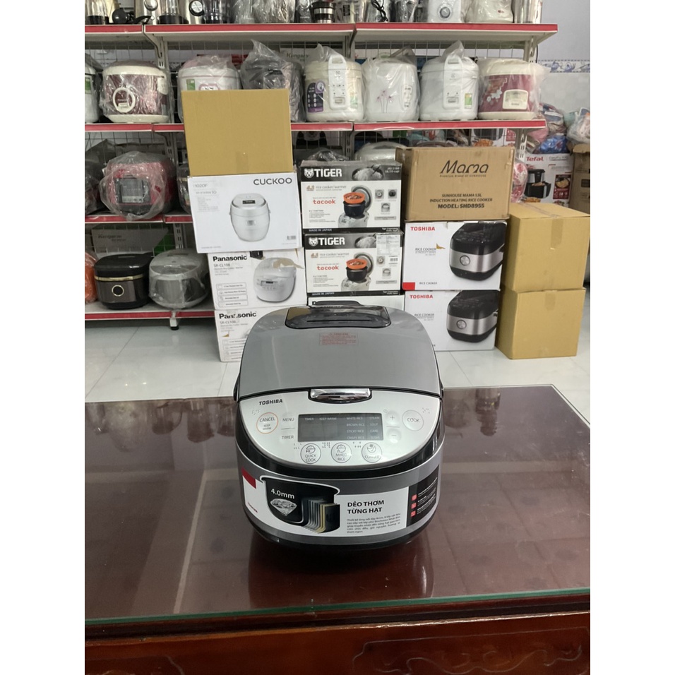 Nồi cơm điện tử Toshiba 1.8 lít RC-18DR2PV - Hàng trưng bày