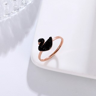Nhẫn titan hồng 14k hình thiên nga đá đen TC137 | Shop Công Sang