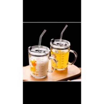 Ly Thuỷ Tinh Pha Sữa Chia Vạch Có Nắp Và Ống Hút.