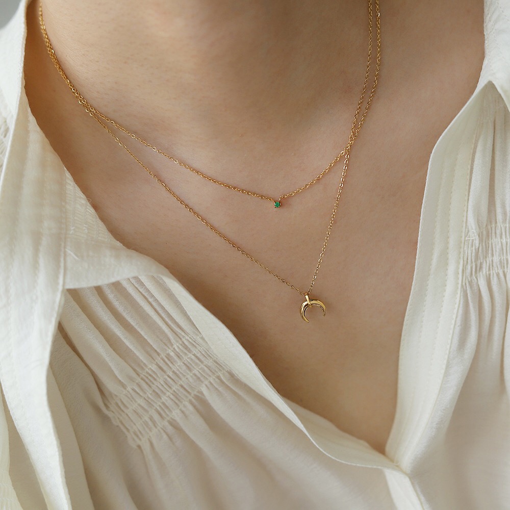 Dây Chuyền Hai Lớp Bằng Thép Titan Hai Lớp Hình Mặt Trăng Lưỡi Liềm Đính Kim Cương Màu Xanh Lá retro Âu Mỹ