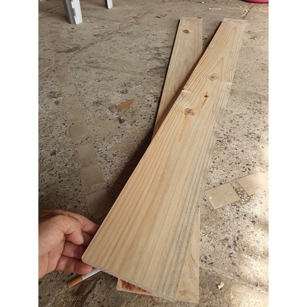 Tấm gỗ thông dài 150cm,rộng 13.5cm,dày 1.2cm màu tối phù hợp sơn,đóng đồ ngoài trời,chậu trồng cây,ốp tường theo vintage