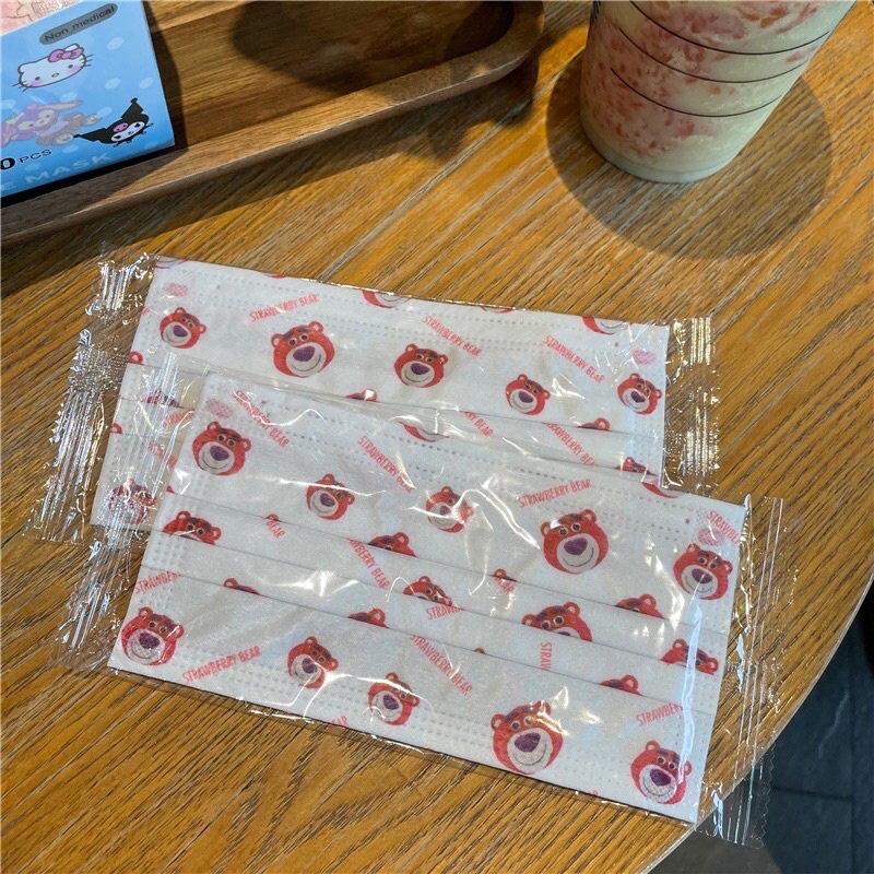 Khẩu trang y tế gấu dâu lotso 3 lớp dày dặn dành cho người lớn De Perier