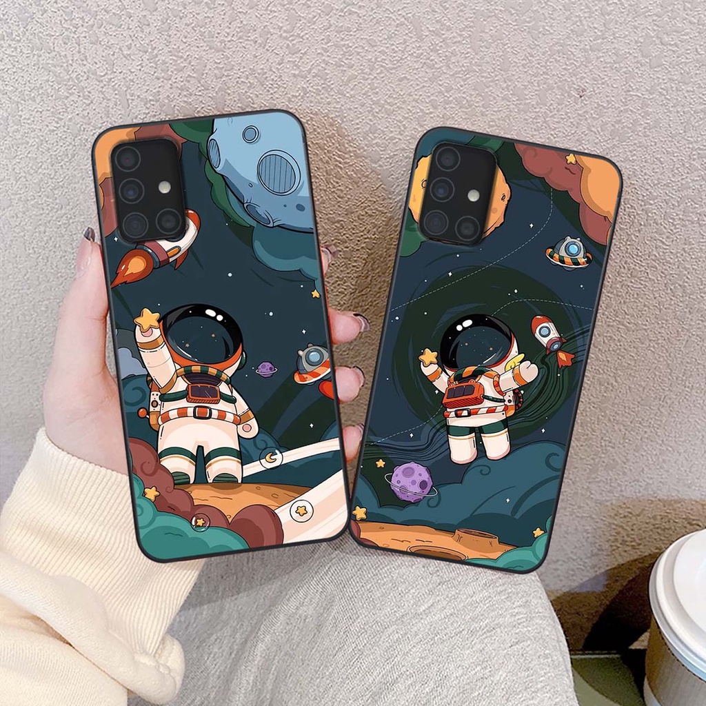 Ốp lưng Samsung A31 / A51 / A71 viền đen in họa tiết vũ trụ phi hành gia siêu đẹp