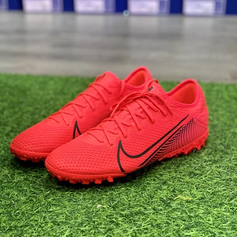 Giày bóng đá NIKE MERCURIAL VAPOR 13. Giày bóng đá dành cho các anh em sân bóng