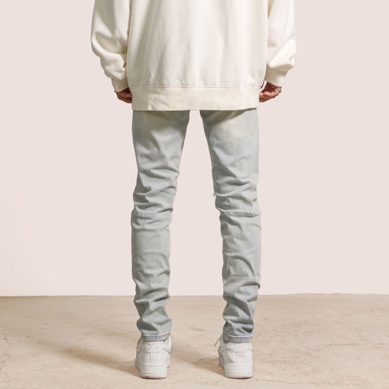 Quần jean nam màu xanh wash bụi KQ8 rách gối chất đẹp, form slimfit ôm vừa, co giãn thoải mái khi mặc.