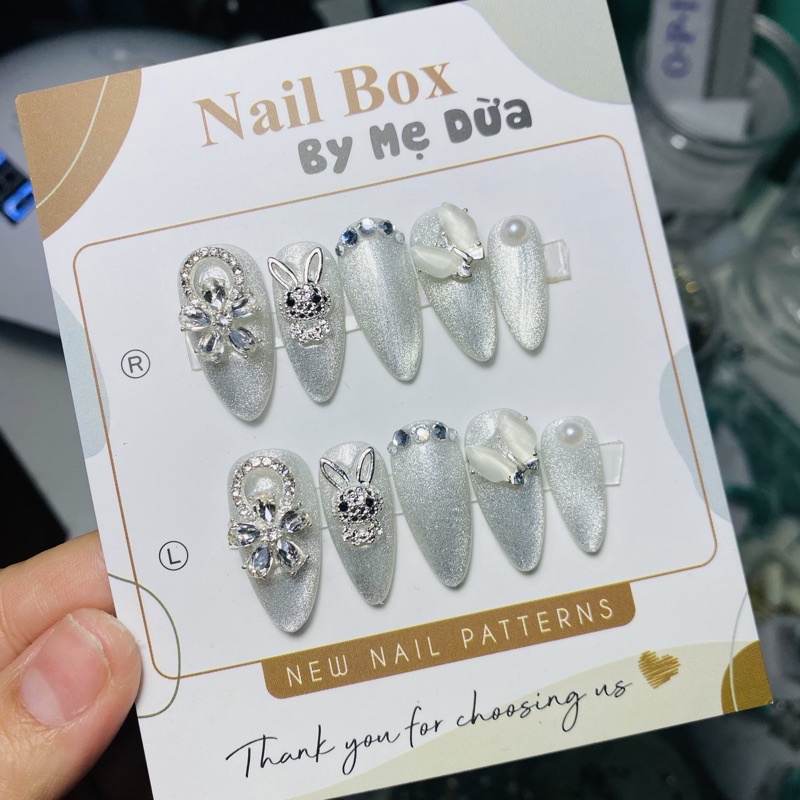 Nailbox thiết kế mắt mèo kim cương đính đá, charm
